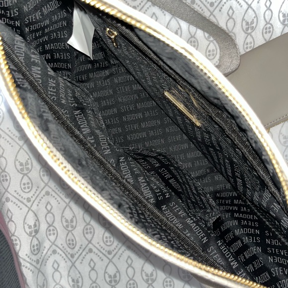 Gorgeous crescent shape crossbody handbag! - Picture 5 of 5